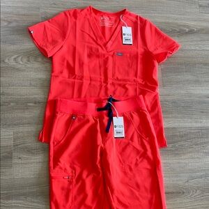 Figs Red Scrub Set